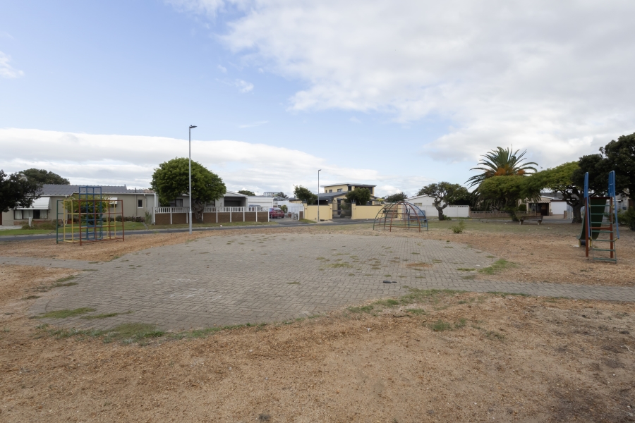 3 Bedroom Property for Sale in Sanddrift Western Cape